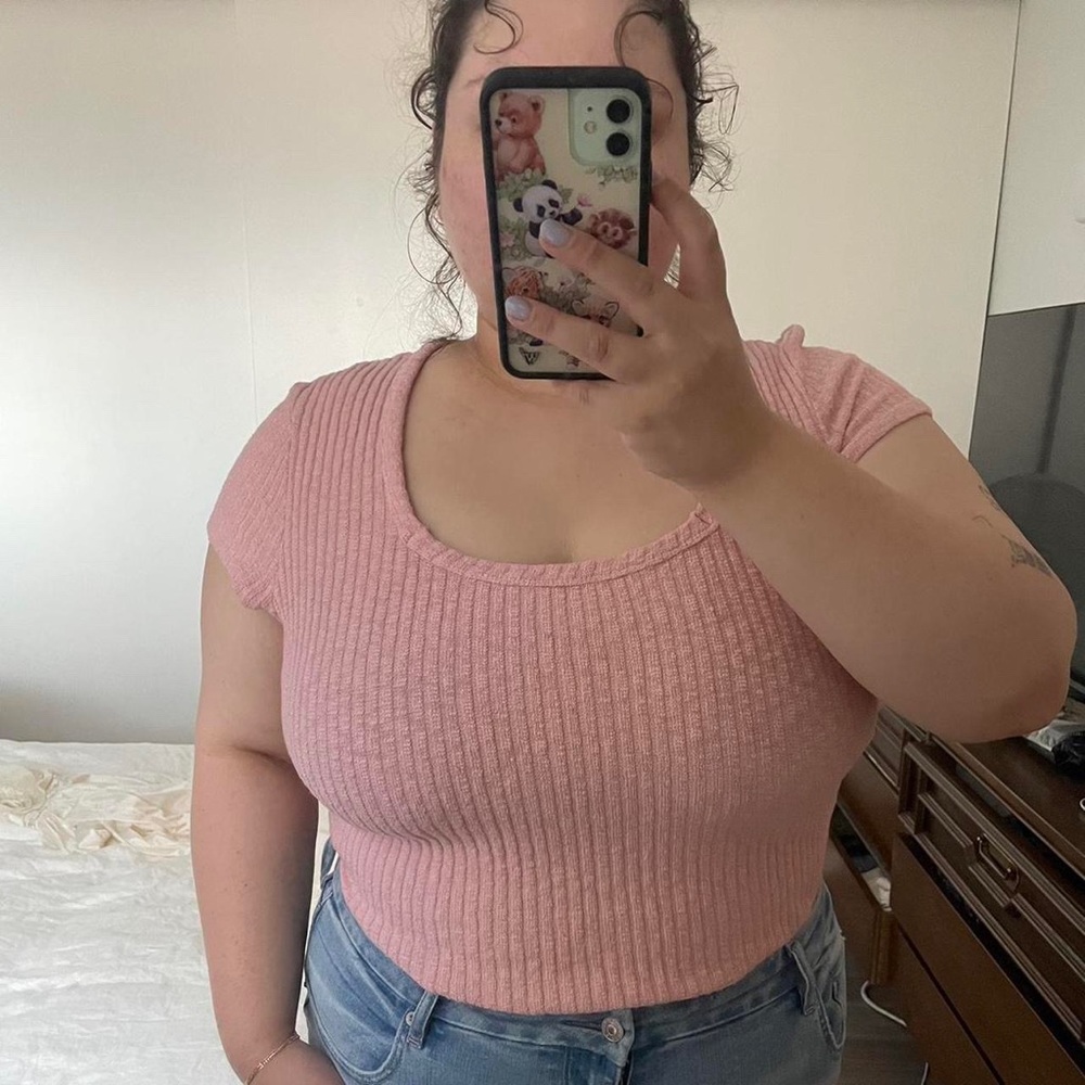 Lisa Says Gah pink ribbed tee